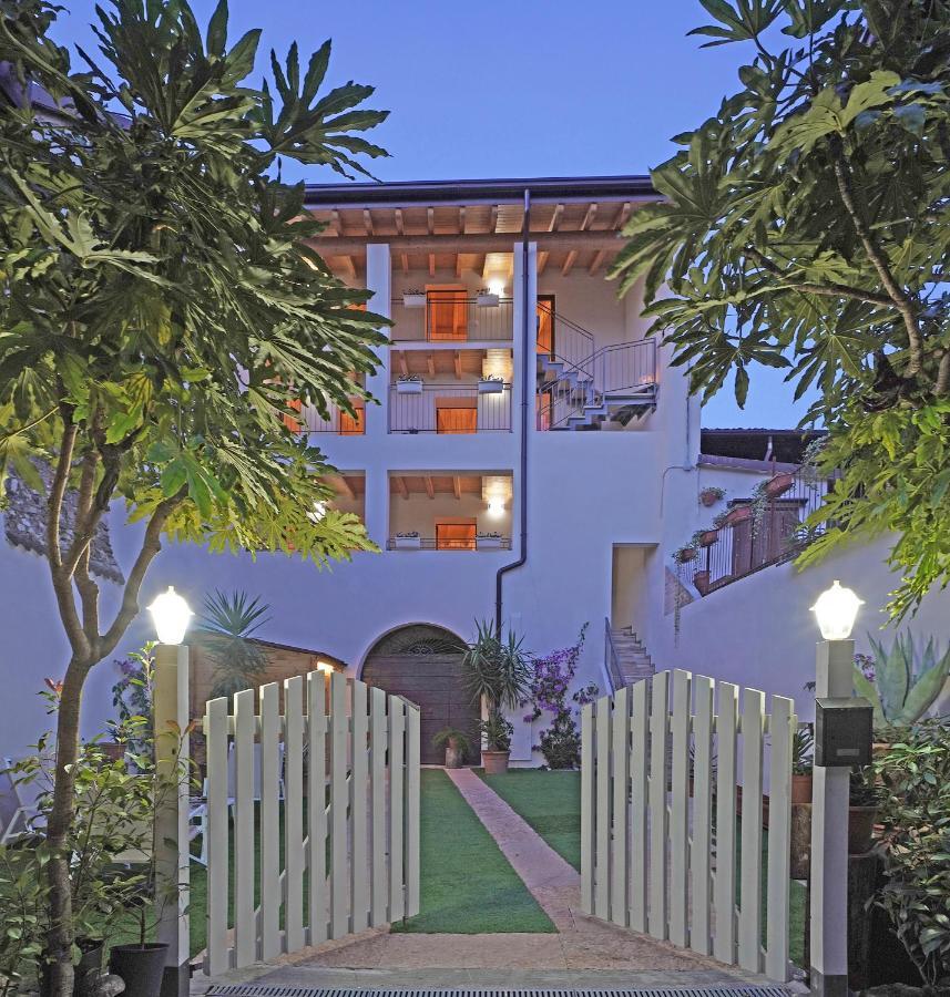 Apartments Villa Bougainville San Felice del Benaco Extérieur photo