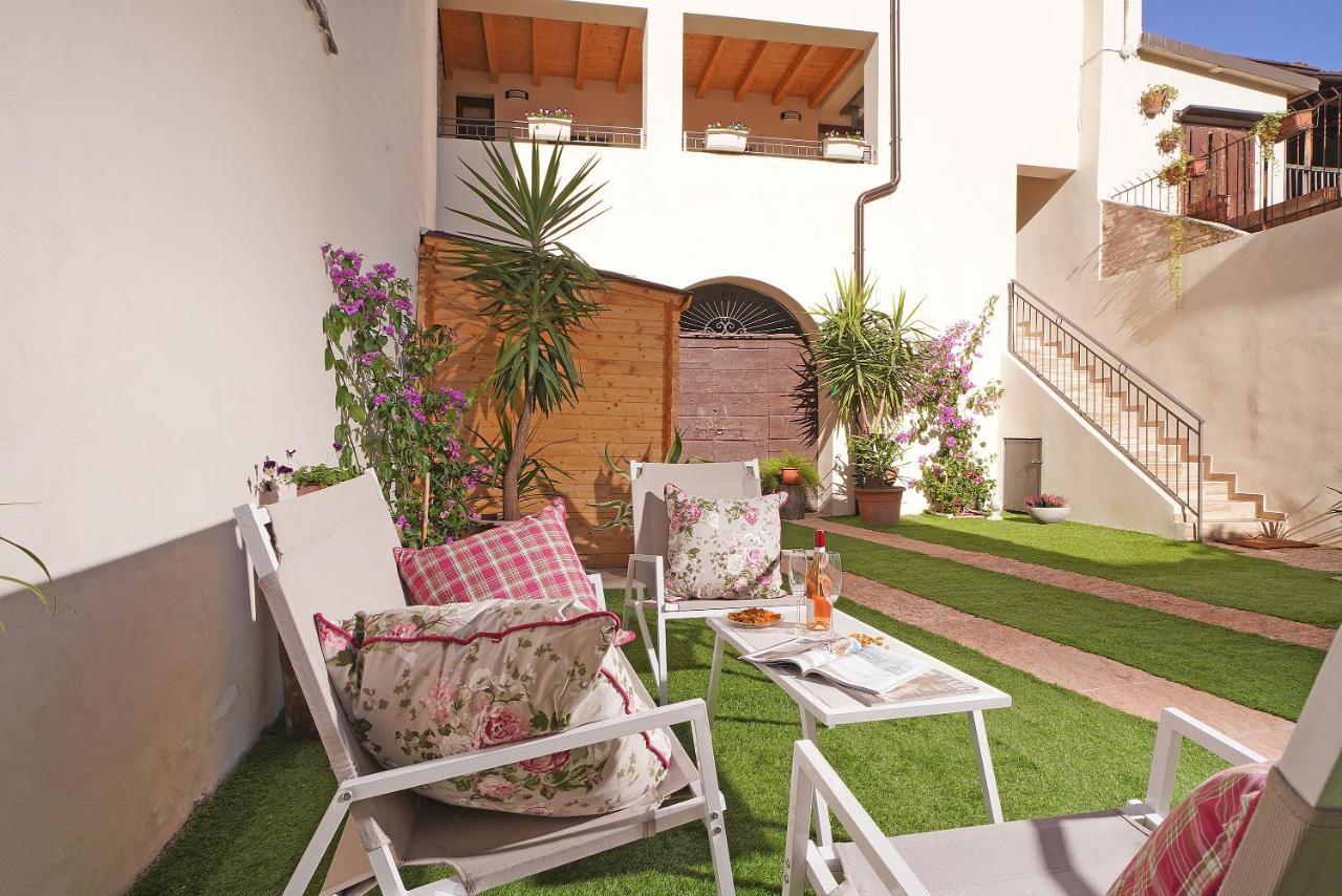 Apartments Villa Bougainville San Felice del Benaco Extérieur photo